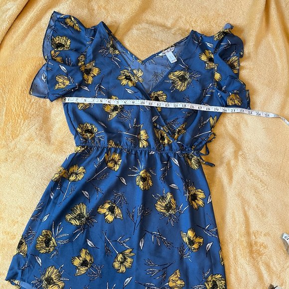 URBAN HERITAGE Dress Size Large Surplice Front V Neck Back Ruffle - Picture 3 of 16